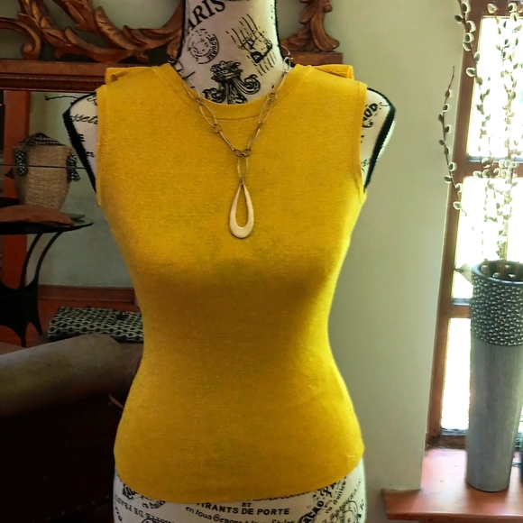 Cute yellow sleeveless sweater - Picture 2 of 4
